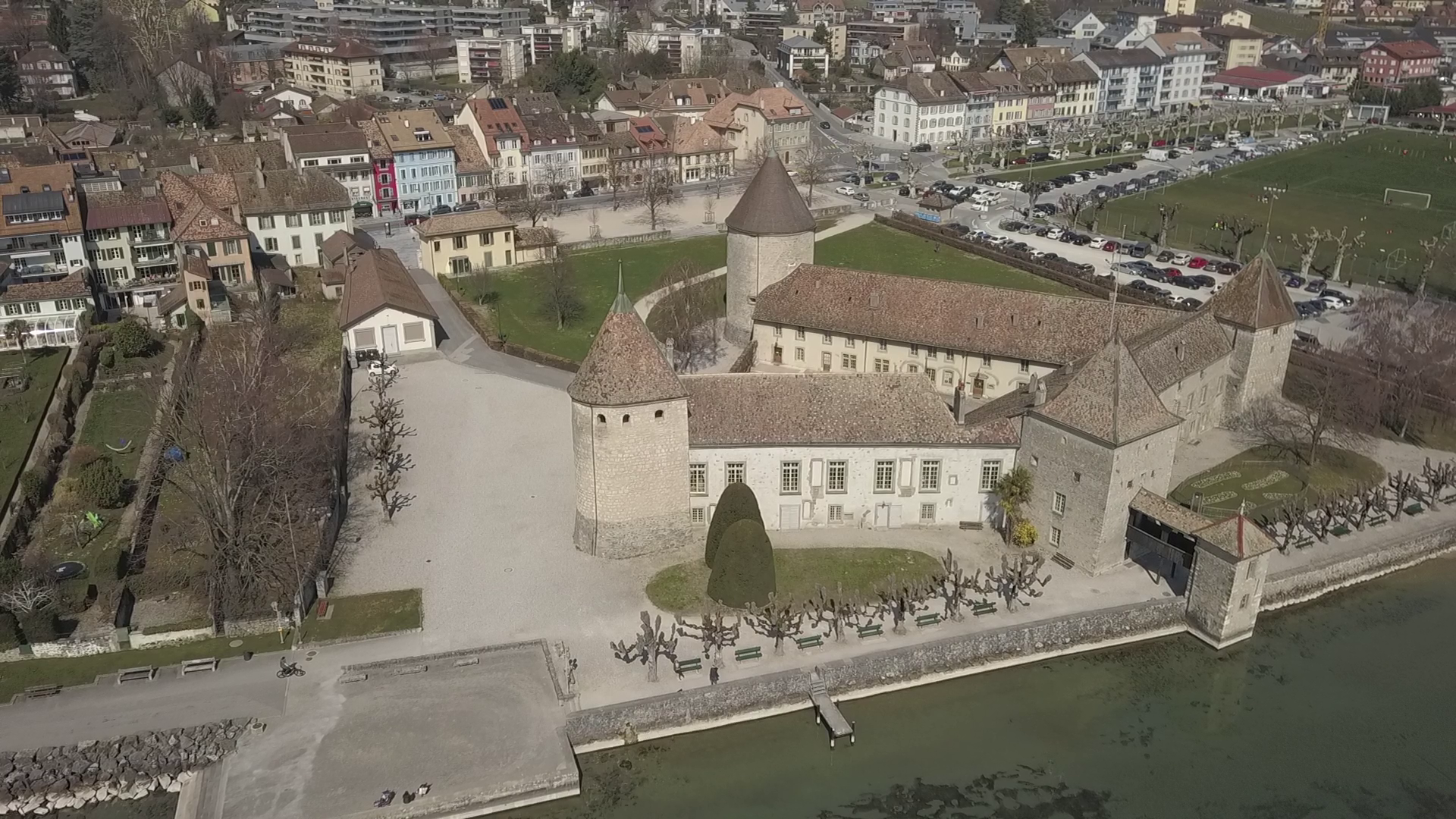 Le château de Rolle vu d'en-haut.